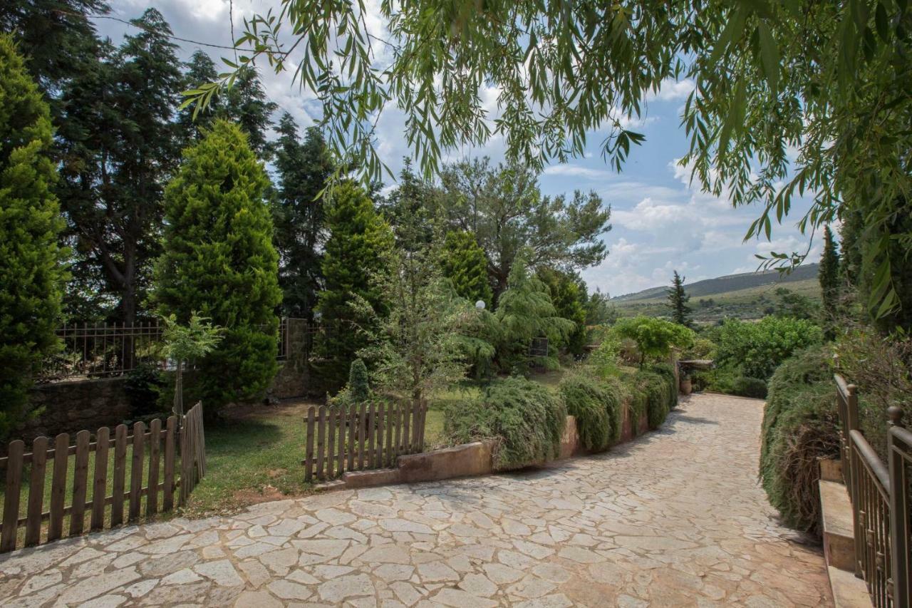 Vila Family Getaway In Marathon By Ghh Exteriér fotografie